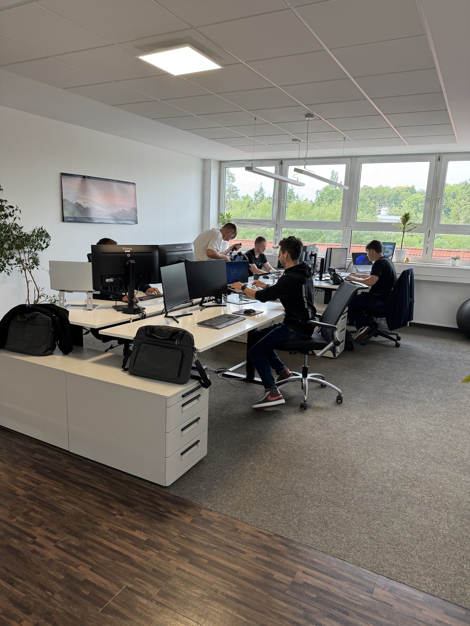 Arbeitsplätze im Büro von BES Systemhaus