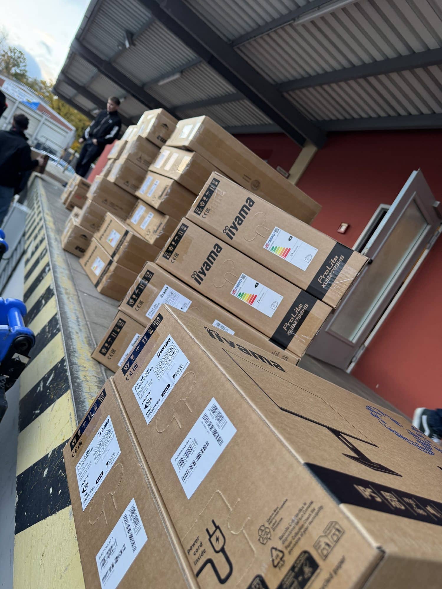Vorbereitete Hardware im Zentrallager