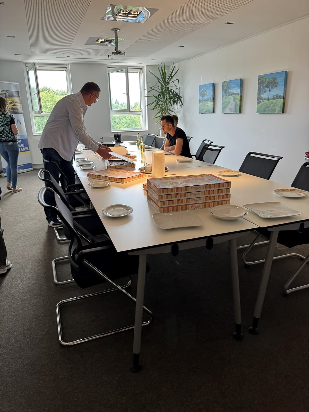 Teammeeting der BES Systemhaus GmbH im Besprechungsraum